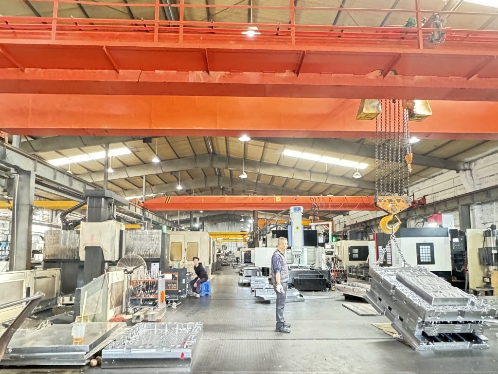 Display of the injection mold manufacturing workshop