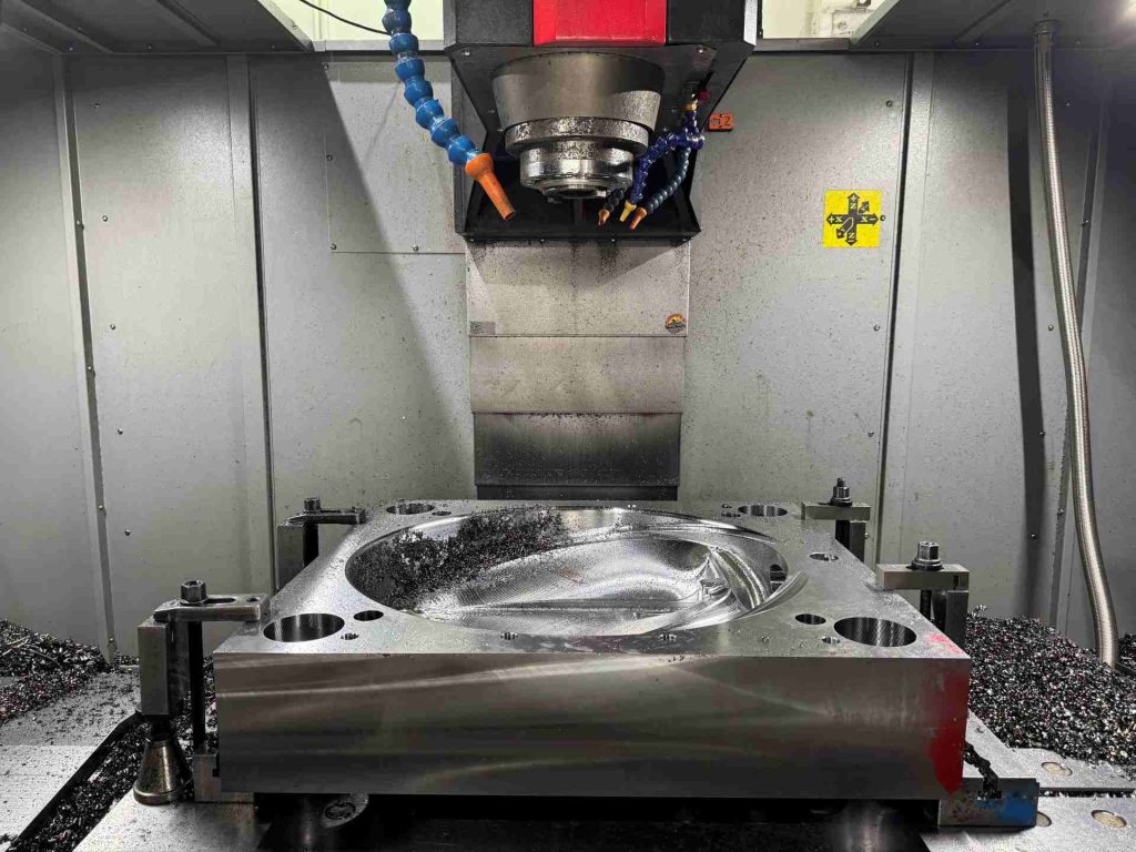 plastic injection mold manufacturer machining facility in China
