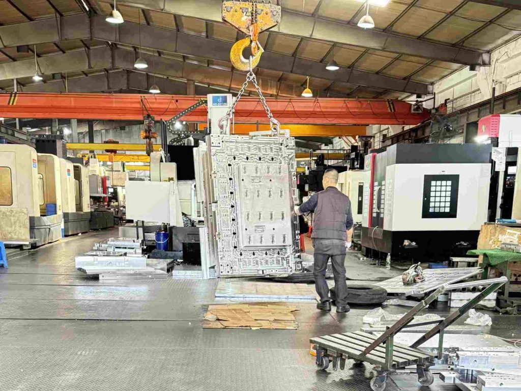large plastic injection mold manufacturing workshop