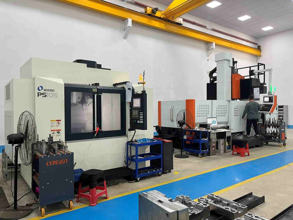 large plastic injection mold machining equipment