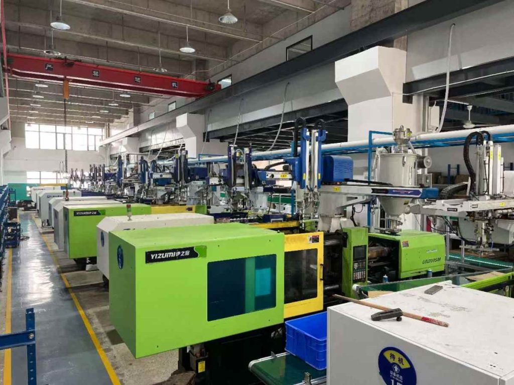 custom plastic injection molding service production workshop